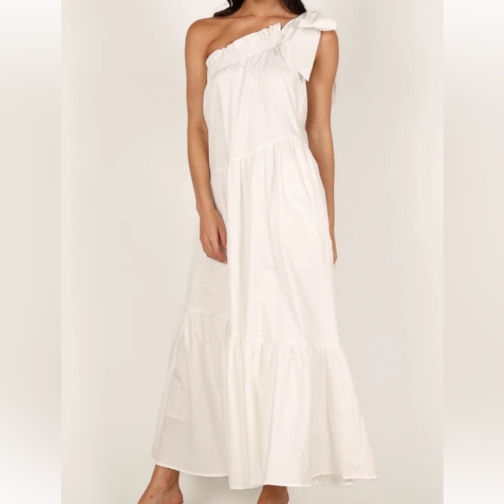Mable White One-Shoulder Dress